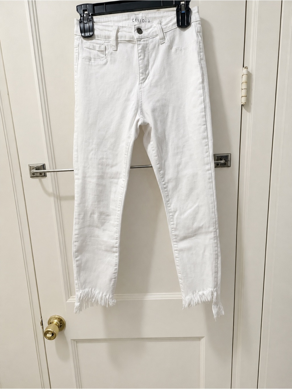 CELLO White Skinny Jeans Size 5 Frayed Hem Faux Front Pockets
